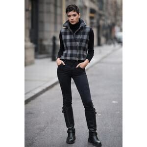 Chaps Women’s Plaid Zip Front Sweater Vest Size M Gray Black Cotton Blend